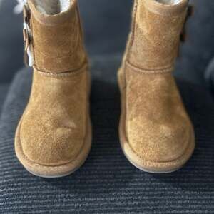 Koolaburra by UGG Victoria Short Boots